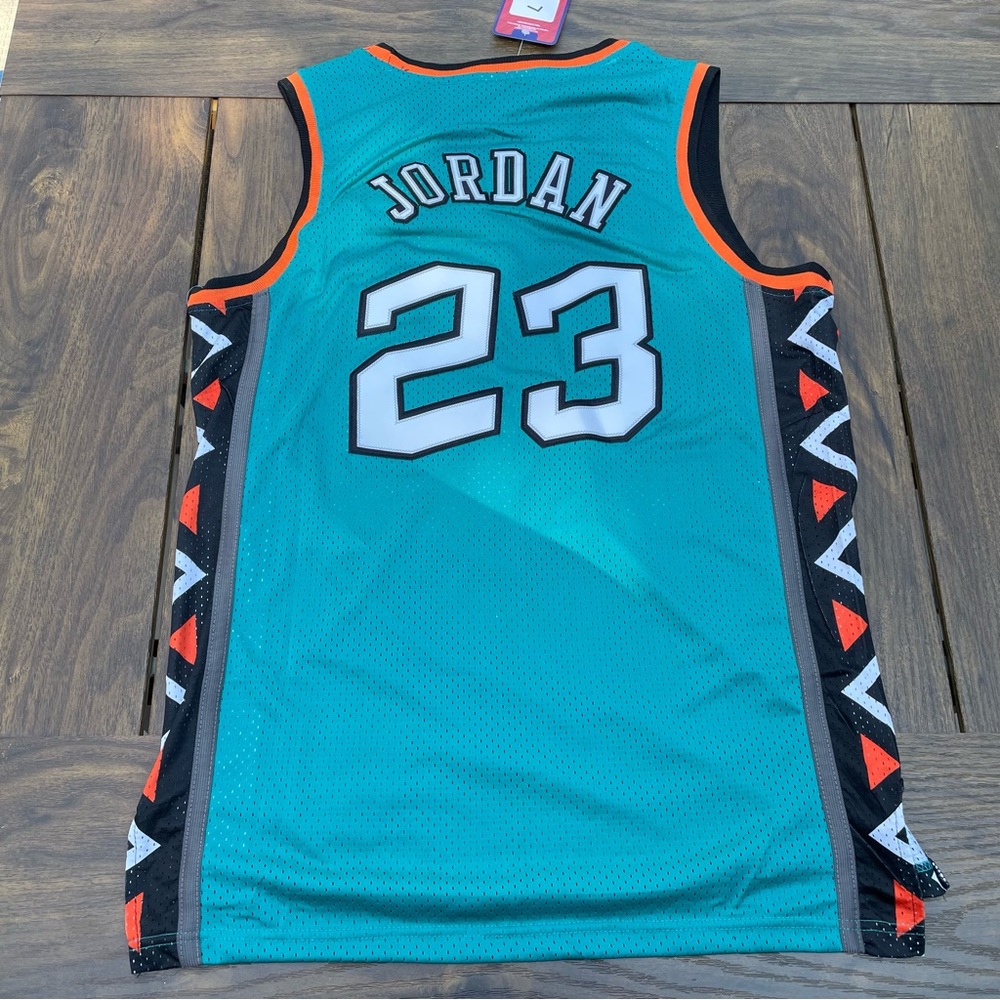 Mitchell & Ness Men's Chicago Bulls All Star '96 Michael Jordan #23 Teal Jersey - Picture 9 of 11
